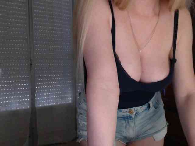 Alina-Lovely webcam