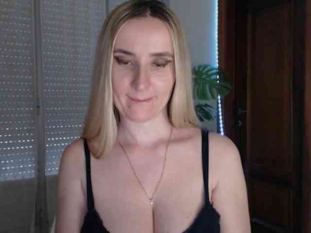 Alina-Lovely webcam