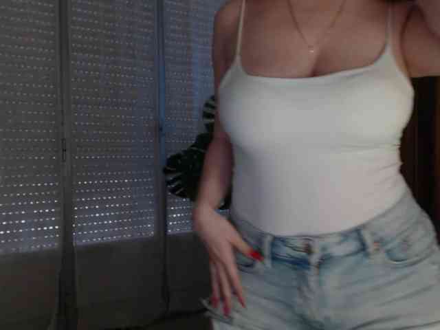 Alina-Lovely webcam