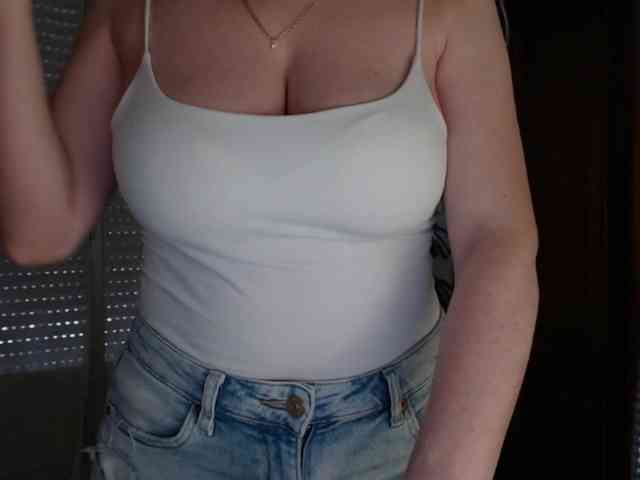 Alina-Lovely webcam
