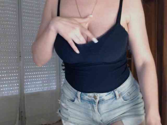 Alina-Lovely webcam