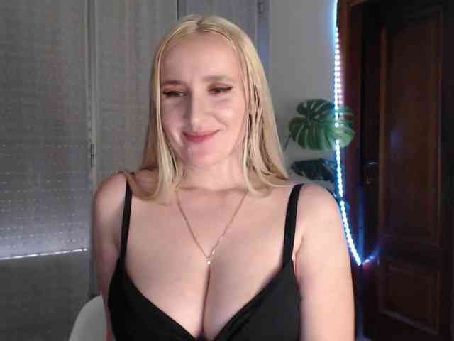 Alina-Lovely webcam