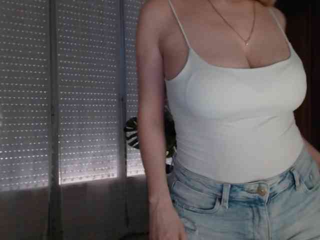 Alina-Lovely webcam