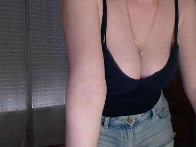 Alina-Lovely webcam
