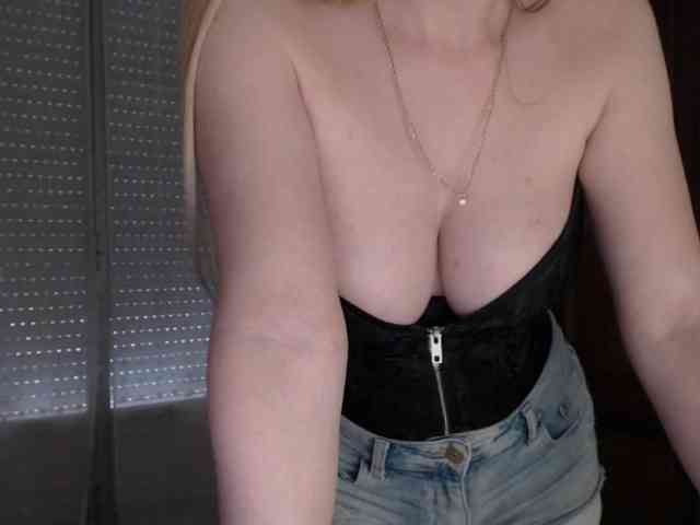 Alina-Lovely webcam