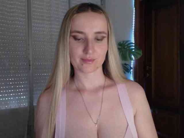 Alina-Lovely webcam
