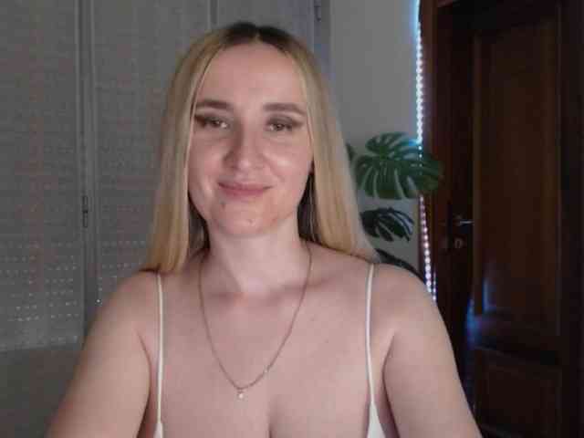 Alina-Lovely webcam