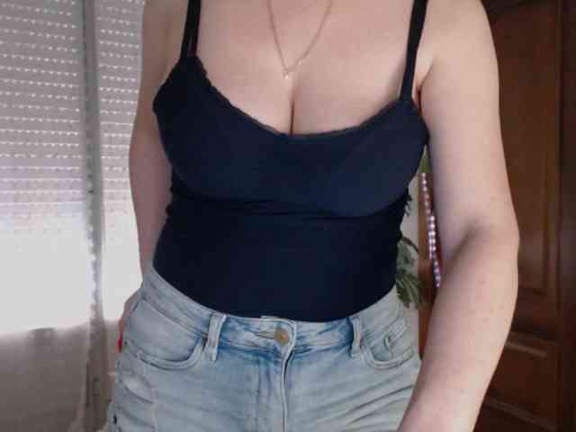Alina-Lovely webcam