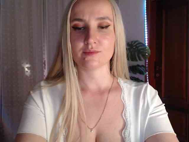 Alina-Lovely webcam
