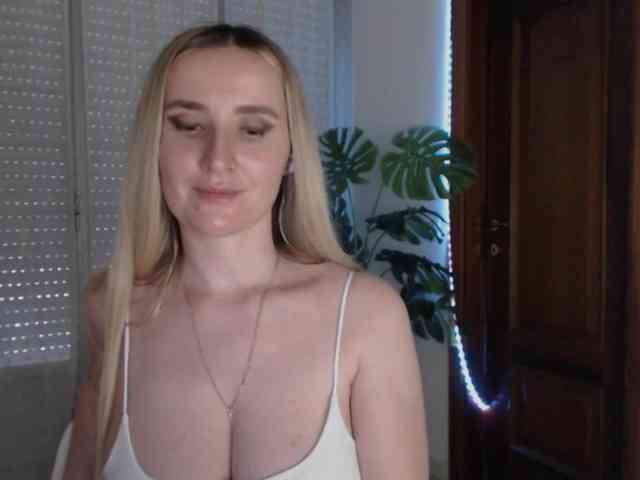 Alina-Lovely webcam