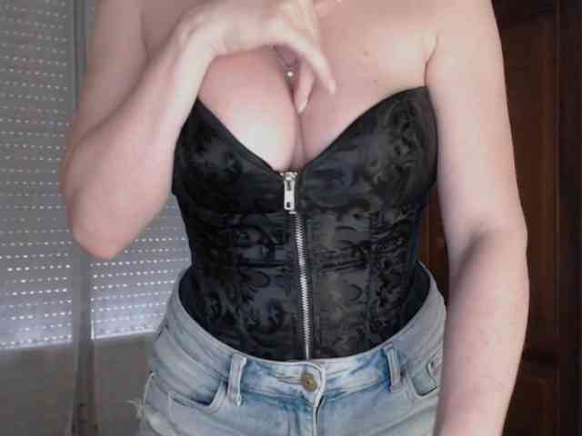 Alina-Lovely webcam