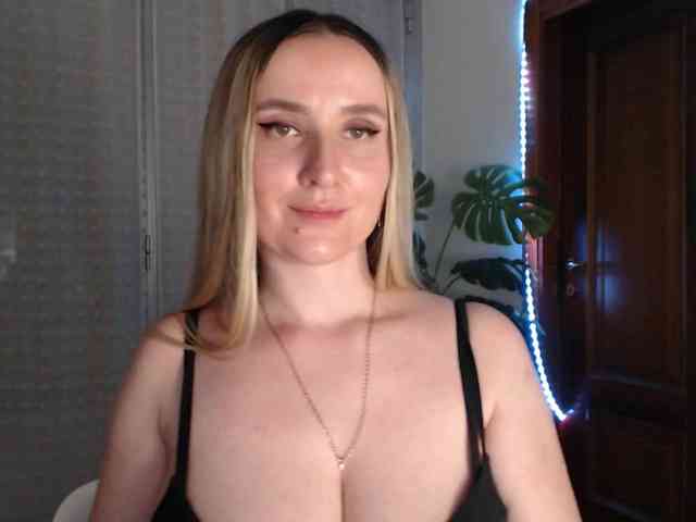 Alina-Lovely webcam