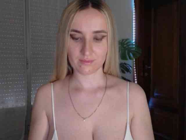 Alina-Lovely webcam
