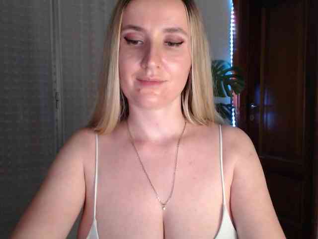 Alina-Lovely webcam