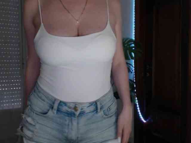 Alina-Lovely webcam