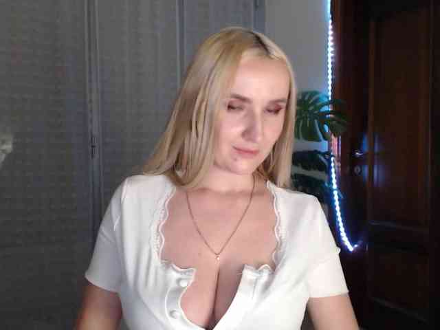 Alina-Lovely webcam