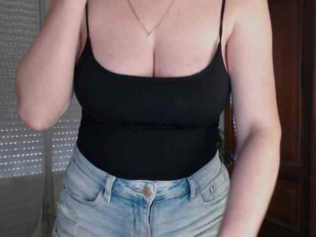 Alina-Lovely webcam