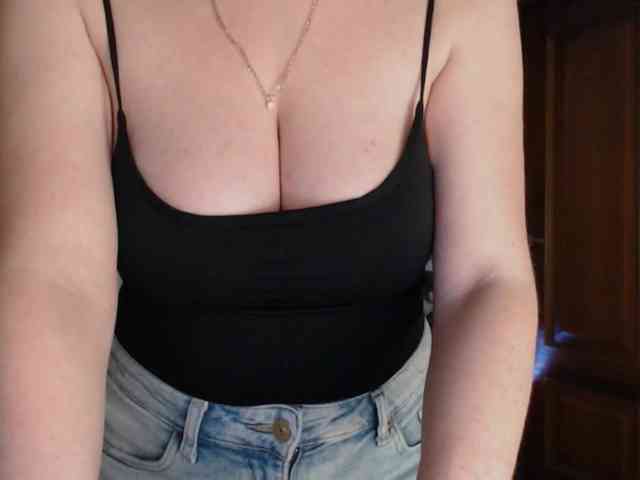 Alina-Lovely webcam