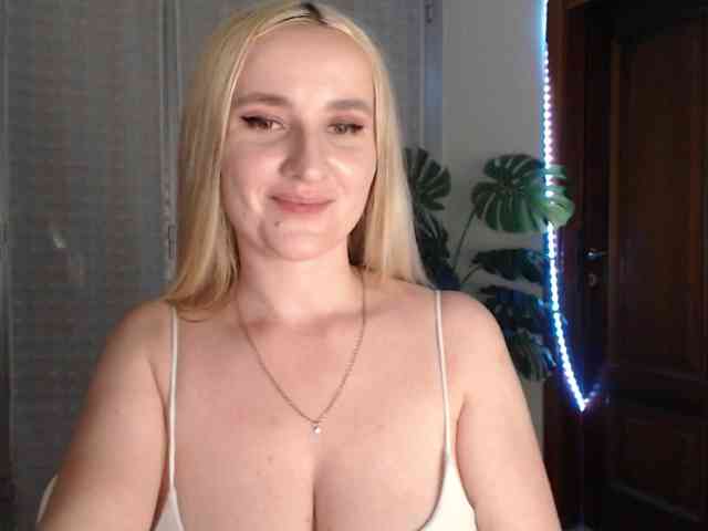 Alina-Lovely webcam