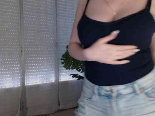 Alina-Lovely webcam