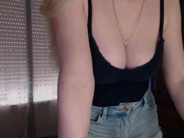 Alina-Lovely webcam