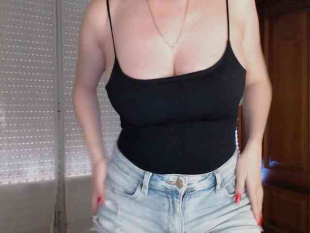 Alina-Lovely webcam