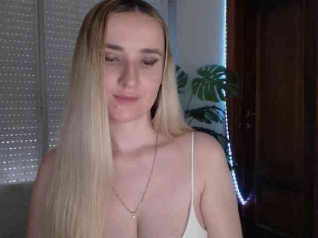 Alina-Lovely webcam