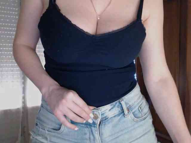 Alina-Lovely webcam