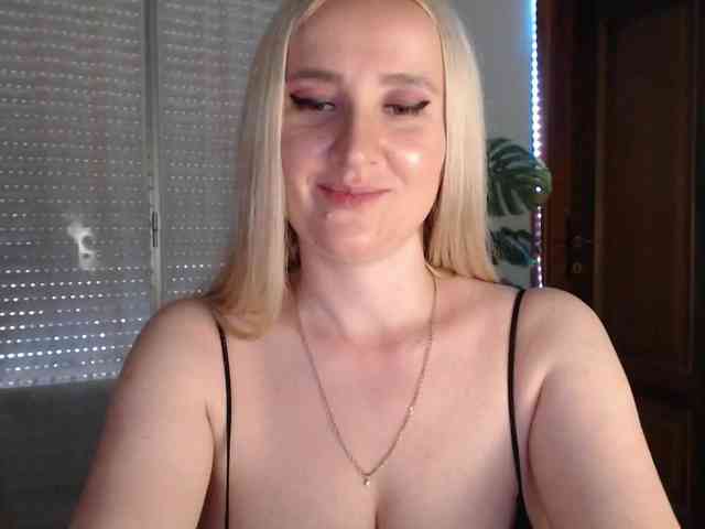 Alina-Lovely webcam