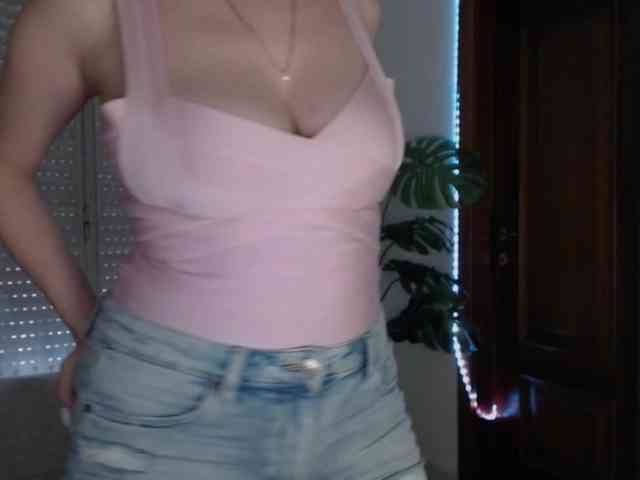Alina-Lovely webcam