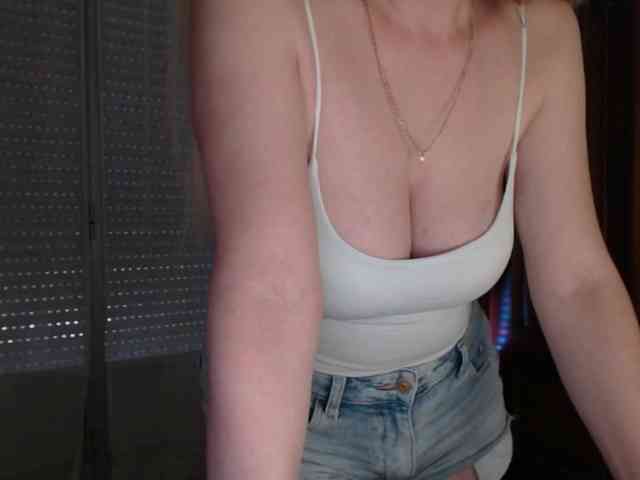 Alina-Lovely webcam