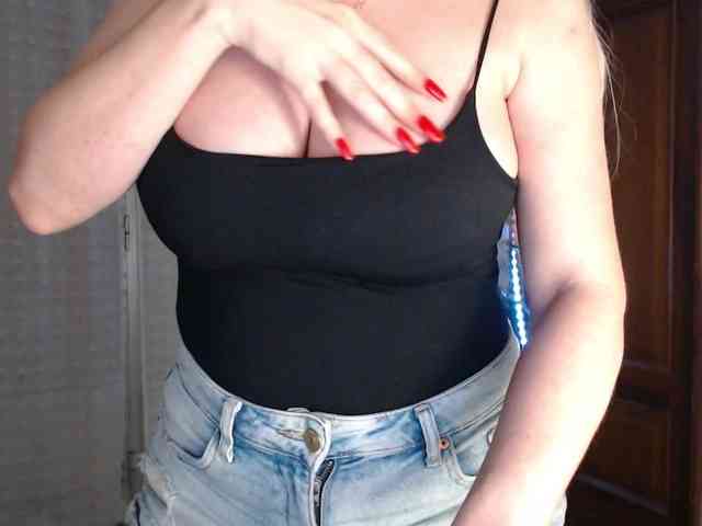 Alina-Lovely webcam