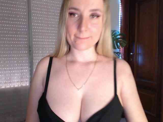 Alina-Lovely webcam