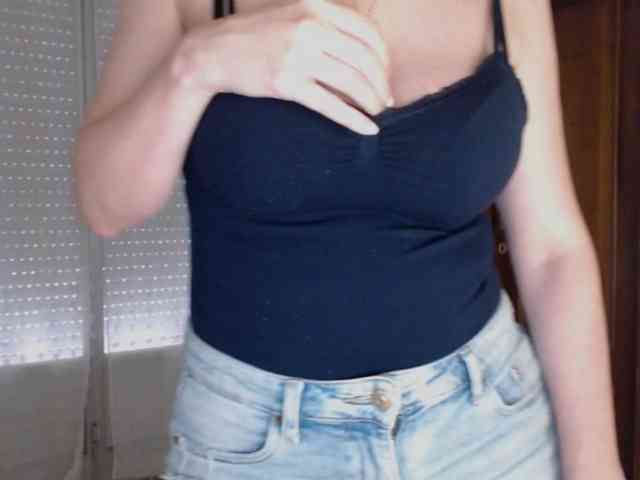 Alina-Lovely webcam