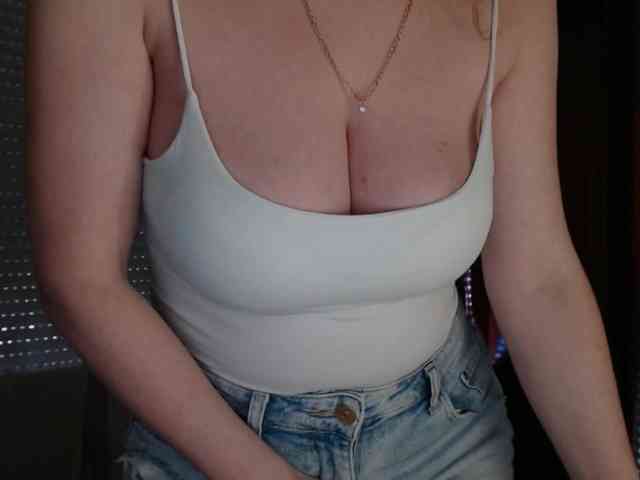 Alina-Lovely webcam