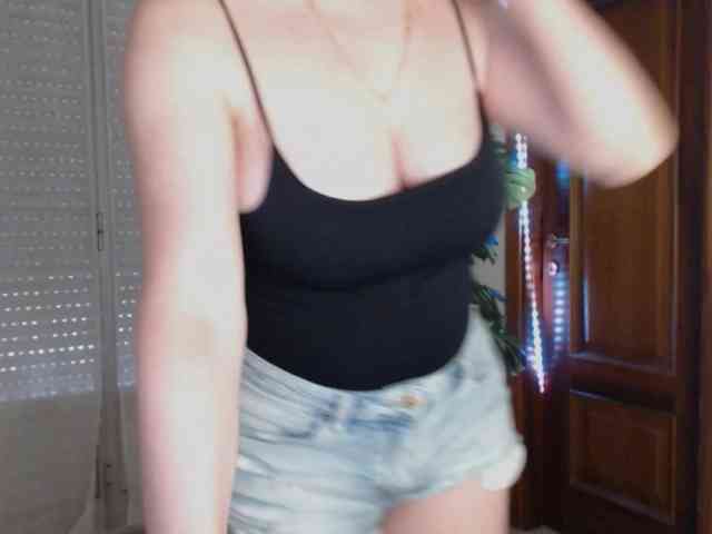 Alina-Lovely webcam