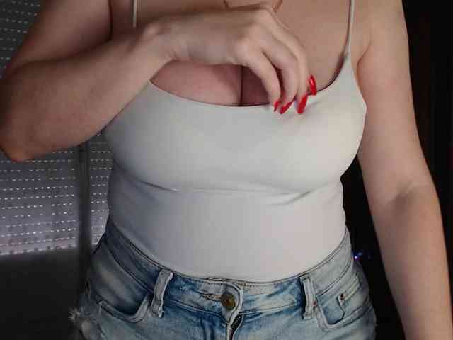 Alina-Lovely webcam