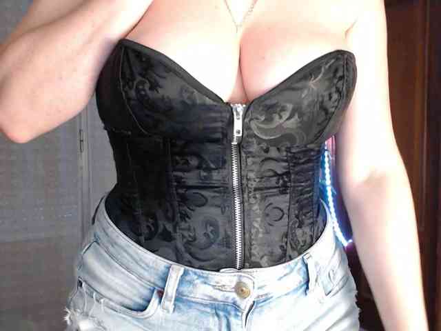 Alina-Lovely webcam