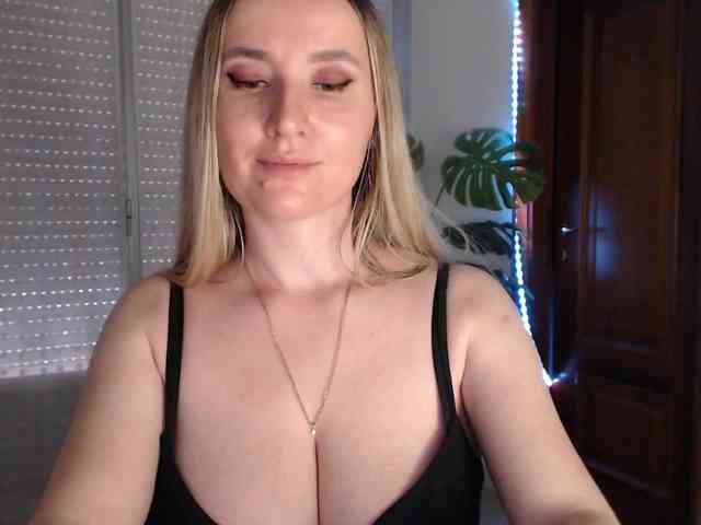 Alina-Lovely webcam