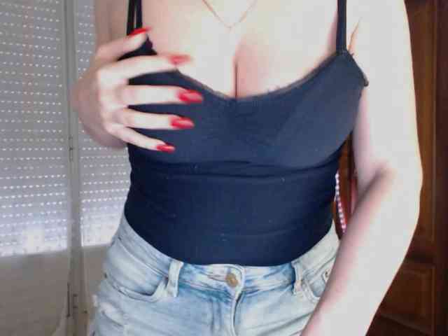 Alina-Lovely webcam