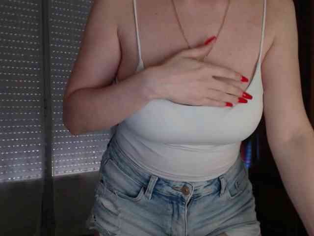 Alina-Lovely webcam