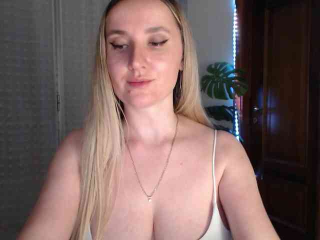 Alina-Lovely webcam