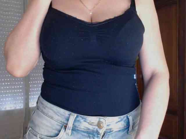 Alina-Lovely webcam