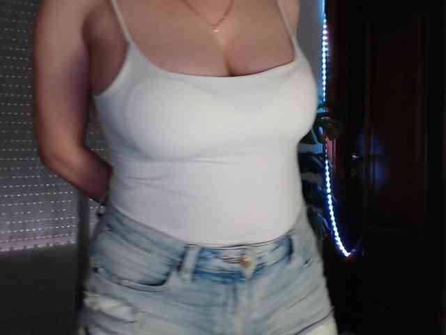 Alina-Lovely webcam