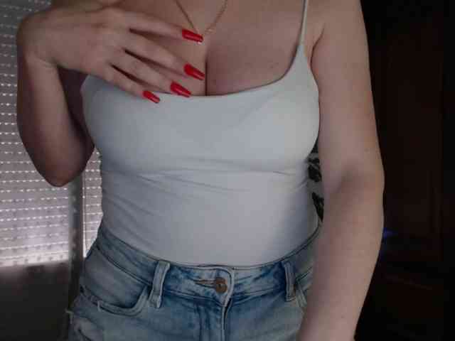 Alina-Lovely webcam
