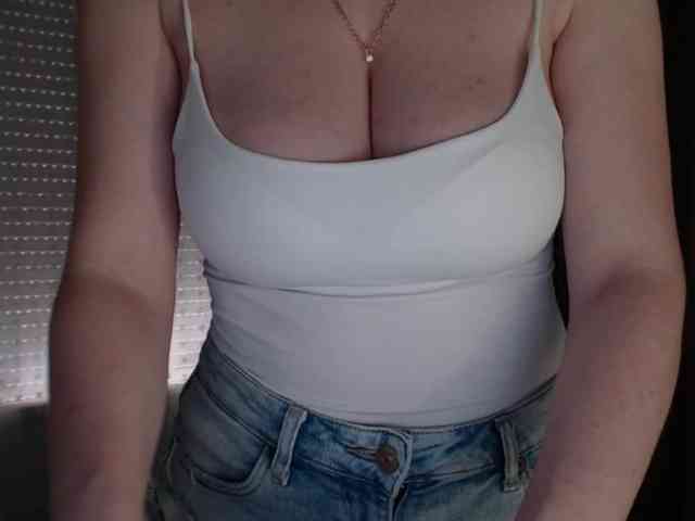 Alina-Lovely webcam