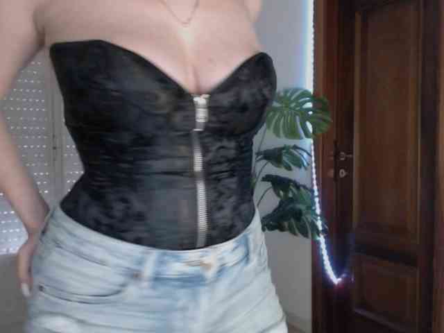 Alina-Lovely webcam