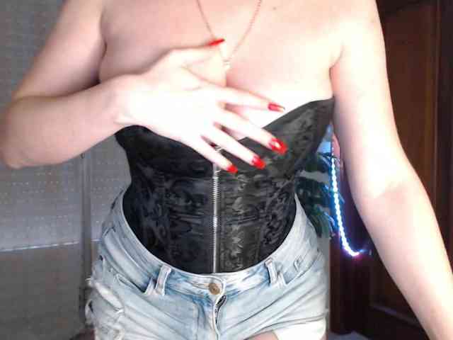 Alina-Lovely webcam