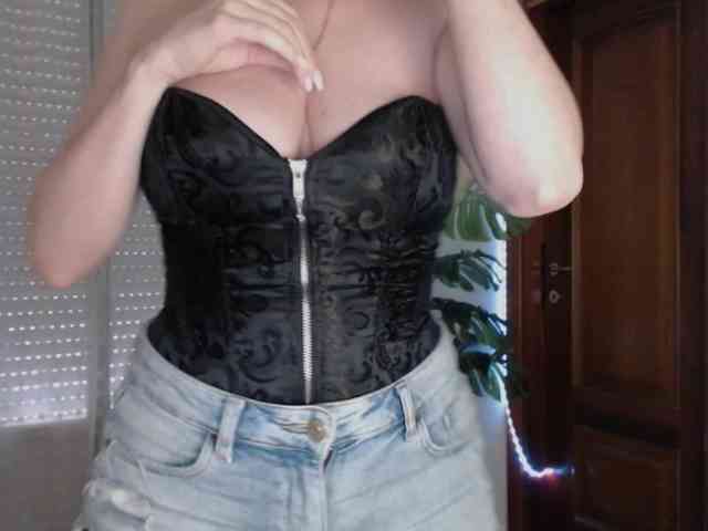 Alina-Lovely webcam