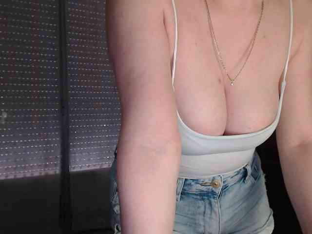 Alina-Lovely webcam